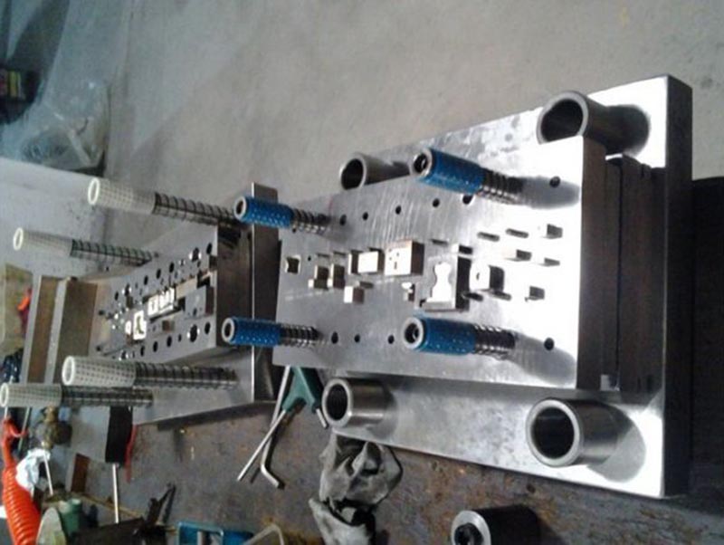 岱岳模具制造-12