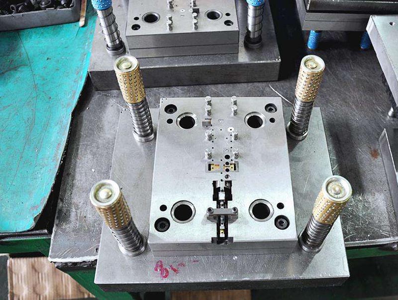 岱岳模具制造-01