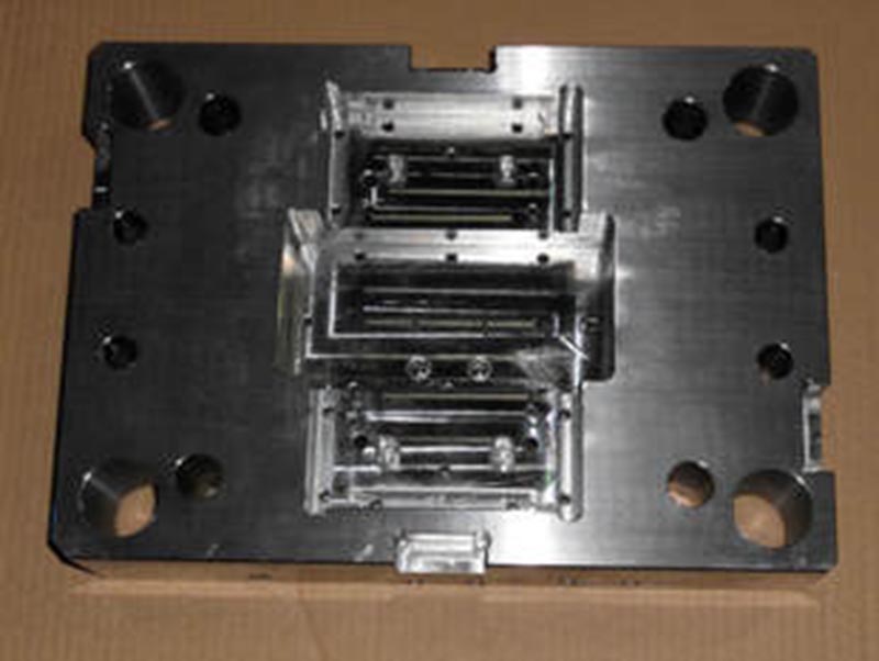 岱岳精密塑料模-06